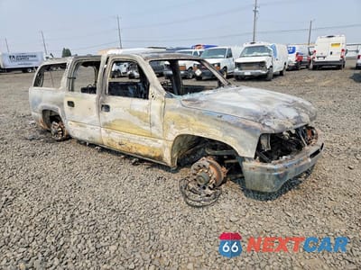 Czwarte zdjęcie samochodu z boku: 2004 CHEVROLET SUBURBAN K2500 VIN:3GNGK26UX4G178277 - miniatura