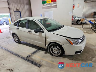 Czwarte zdjęcie samochodu z boku: 2010 FORD FOCUS SE VIN:1FAHP3FNXAW288200 - miniatura