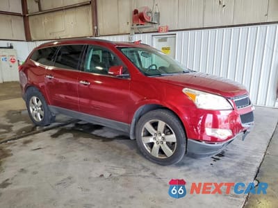 Czwarte zdjęcie samochodu z boku: 2011 CHEVROLET TRAVERSE LT VIN:1GNKRGED9BJ361217 - miniatura
