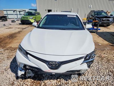 Piąte zdjęcie samochodu w środku: 2018 TOYOTA CAMRY LE VIN:4T1B11HK4JU609227 - miniatura