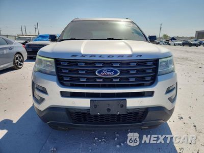 Piąte zdjęcie samochodu w środku: 2017 FORD EXPLORER XLT VIN:1FM5K7D83HGC46659 - miniatura