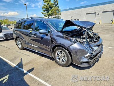 Czwarte zdjęcie samochodu z boku: 2025 TOYOTA SIENNA XLE 7-PASSENGER VIN:5TDJRKECXSS288327 - miniatura