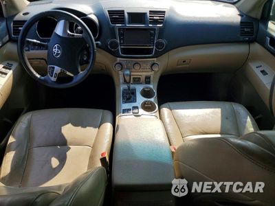 Zdjęcie 8 z 13 samochodu: 2013 TOYOTA HIGHLANDER SE VIN:5TDZK3EH5DS103189 - miniatura