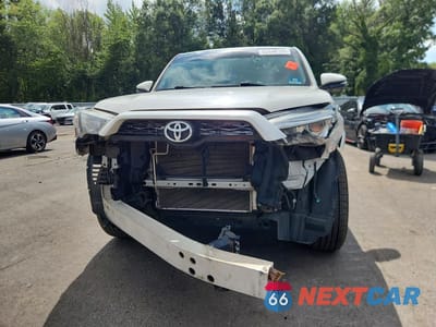 Piąte zdjęcie samochodu w środku: 2018 TOYOTA 4RUNNER LIMITED VIN:JTEBU5JR1J5560794 - miniatura