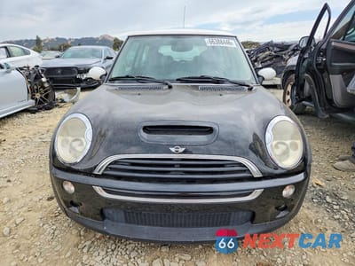 Piąte zdjęcie samochodu w środku: 2003 MINI COOPER S VIN:WMWRE33433TD60732 - miniatura