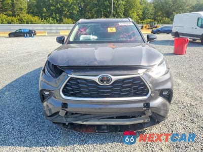 Piąte zdjęcie samochodu w środku: 2024 TOYOTA HIGHLANDER XLE VIN:5TDKDRAH7RS535326 - miniatura