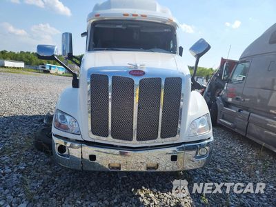 Piąte zdjęcie samochodu w środku: 2021 PETERBILT 579 SEMI TRUCK VIN:1XPBDP9X5MD747872 - miniatura