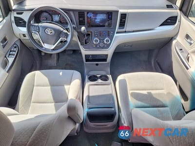 Zdjęcie 8 z 13 samochodu: 2017 TOYOTA SIENNA LE VIN:5TDKZ3DC5HS859579 - miniatura