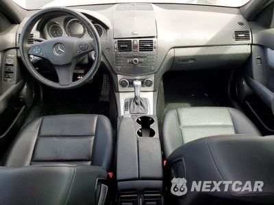 Zdjęcie 8 z 12 samochodu: 2009 MERCEDES-BENZ C 300 VIN:WDDGF54XX9R082125 - miniatura