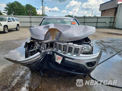 Piąte zdjęcie samochodu w środku: 2016 JEEP COMPASS LATITUDE VIN:1C4NJCEA8GD633063 - miniatura