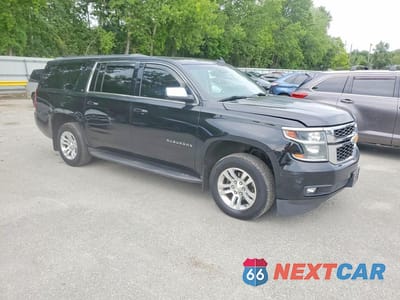 Czwarte zdjęcie samochodu z boku: 2017 CHEVROLET SUBURBAN K1500 LT VIN:1GNSKHKC6HR308121 - miniatura