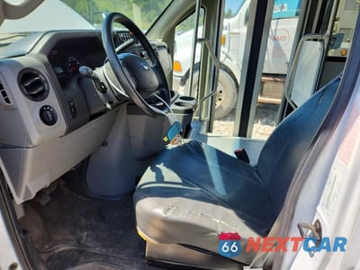 Zdjęcie 7 z 12 samochodu: 2017 FORD E350 SHUTTLE BUS VIN:1FDEE3FS6HDC24844 - miniatura