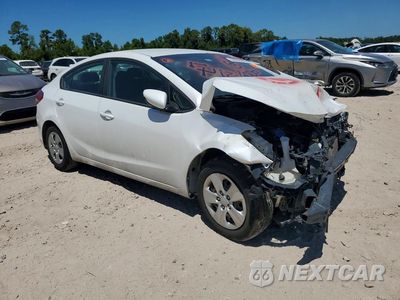 Czwarte zdjęcie samochodu z boku: 2018 KIA FORTE LX VIN:3KPFL4A79JE164361 - miniatura