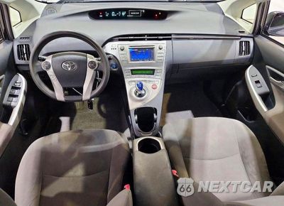 Zdjęcie 8 z 12 samochodu: 2013 TOYOTA PRIUS TWO VIN:JTDKN3DU6D0355611 - miniatura