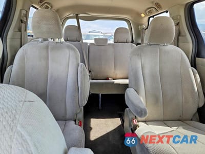 Zdjęcie 10 z 14 samochodu: 2011 TOYOTA SIENNA LE VIN:5TDJK3DC2BS001123 - miniatura