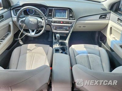 Zdjęcie 8 z 12 samochodu: 2019 HYUNDAI SONATA HYBRID SE VIN:KMHE24L36KA092107 - miniatura