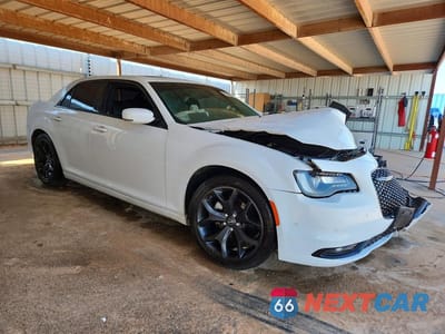 Czwarte zdjęcie samochodu z boku: 2022 CHRYSLER 300 S VIN:2C3CCABG5NH127161 - miniatura