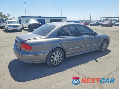 Trzecie zdjęcie samochodu z tyłu: 2004 HYUNDAI SONATA GLS VIN:KMHWF35H54A938970 - miniatura