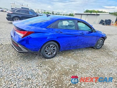 Trzecie zdjęcie samochodu z tyłu: 2024 HYUNDAI ELANTRA SEL VIN:KMHLM4DG4RU729104 - miniatura