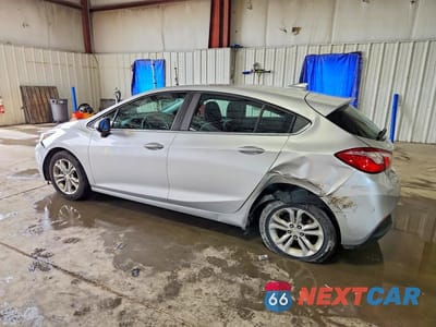 Drugie zdjęcie samochodu z przodu: 2019 CHEVROLET CRUZE LT VIN:3G1BE6SM5KS583344 - miniatura