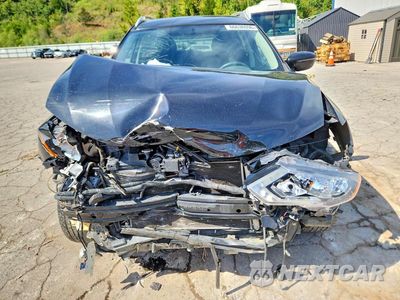 Piąte zdjęcie samochodu w środku: 2018 NISSAN ROGUE SV VIN:KNMAT2MV8JP504771 - miniatura