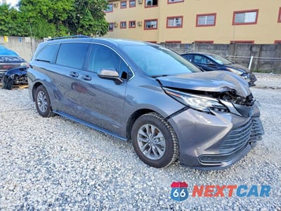 Czwarte zdjęcie samochodu z boku: 2021 TOYOTA SIENNA LE VIN:5TDKRKECXMS073909 - miniatura