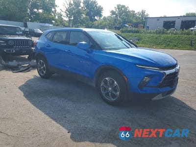 Czwarte zdjęcie samochodu z boku: 2026 CHEVROLET BLAZER 2LT VIN:3GNKBCR46TS150922 - miniatura