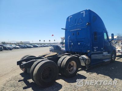 Trzecie zdjęcie samochodu z tyłu: 2022 FREIGHTLINER CASCADIA 126 VIN:3AKJHHDR0NSMF6583 - miniatura