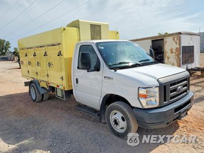 Czwarte zdjęcie samochodu z boku: 2019 FORD ECONOLINE E450 SUPER DUTY CUTAWAY VAN VIN:1FDXE4FS8KDC19330 - miniatura