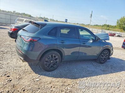 Trzecie zdjęcie samochodu z tyłu: 2025 HONDA HR-V SPORT VIN:3CZRZ1H51SM748995 - miniatura