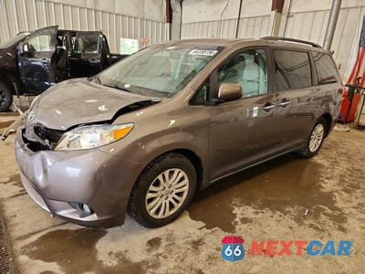 2015 TOYOTA SIENNA XLE 8-PASSENGER 5TDYK3DC7FS590139 - główne zdjęcie licytacji z USA - miniatura