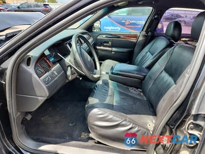 Zdjęcie 7 z 12 samochodu: 2010 LINCOLN TOWN CAR EXECUTIVE L VIN:2LNBL8EV3AX752793 - miniatura