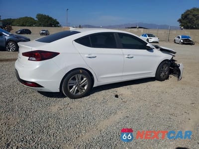 Trzecie zdjęcie samochodu z tyłu: 2019 HYUNDAI ELANTRA VALUE EDITION VIN:5NPD84LF9KH462323 - miniatura