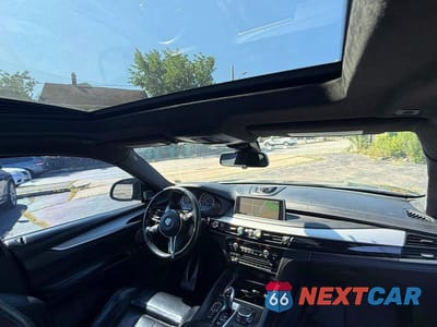 Zdjęcie 6 z 12 samochodu: 2016 BMW X6 M VIN:5YMKW8C55G0R43256 - miniatura