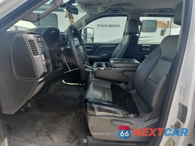 Zdjęcie 7 z 12 samochodu: 2017 CHEVROLET SILVERADO C3500 VIN:1GB4CYCY3HF185781 - miniatura