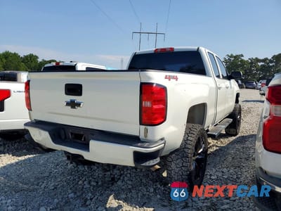 Trzecie zdjęcie samochodu z tyłu: 2018 CHEVROLET SILVERADO K1500 VIN:1GCVKNEC8JZ253967 - miniatura