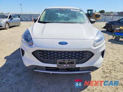 Piąte zdjęcie samochodu w środku: 2020 FORD ESCAPE S VIN:1FMCU0F6XLUC48391 - miniatura