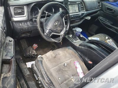 Zdjęcie 8 z 13 samochodu: 2017 TOYOTA HIGHLANDER LE PLUS VIN:5TDBZRFH9HS396924 - miniatura