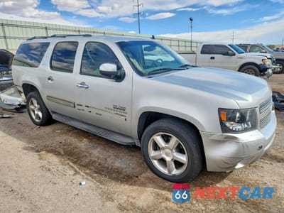 Czwarte zdjęcie samochodu z boku: 2010 CHEVROLET SUBURBAN K1500 LT VIN:1GNUKJE30AR273450 - miniatura