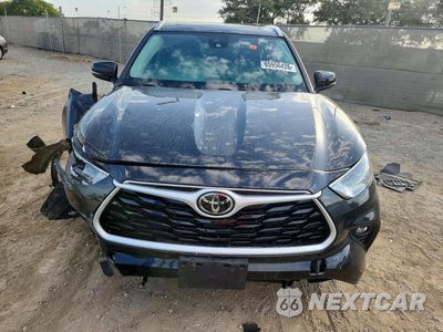 Piąte zdjęcie samochodu w środku: 2022 TOYOTA HIGHLANDER XLE VIN:5TDHZRBH9NS593636 - miniatura