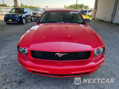 Piąte zdjęcie samochodu w środku: 2005 FORD MUSTANG VIN:1ZVFT80N355250531 - miniatura