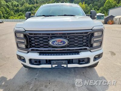 Piąte zdjęcie samochodu w środku: 2023 FORD F350 SUPER DUTY VIN:1FT8W3BT5PEC54830 - miniatura