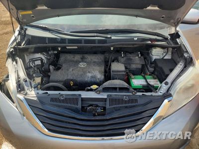 Zdjęcie 12 z 13 samochodu: 2011 TOYOTA SIENNA LE VIN:5TDKK3DCXBS019129 - miniatura