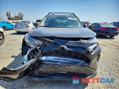 Piąte zdjęcie samochodu w środku: 2021 TOYOTA RAV4 XLE VIN:4T3RWRFV2MU034939 - miniatura