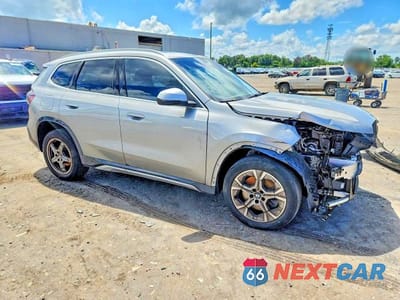 Czwarte zdjęcie samochodu z boku: 2023 BMW X1 XDRIVE28I VIN:WBX73EF06P5W93263 - miniatura