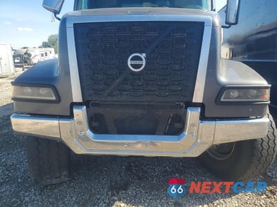 Zdjęcie 10 z 12 samochodu: 2022 VOLVO VHD VIN:4V5KC9EJ2NN287843 - miniatura