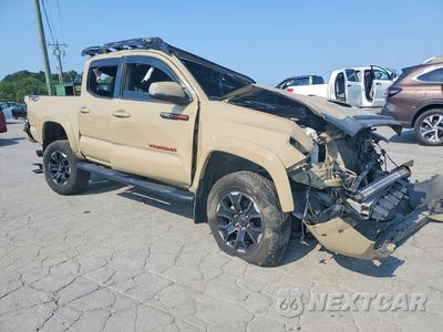 Czwarte zdjęcie samochodu z boku: 2020 TOYOTA TACOMA TRD SPORT VIN:3TMCZ5AN7LM308309 - miniatura
