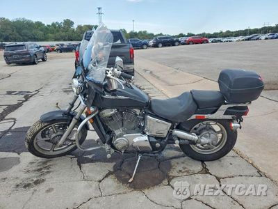Trzecie zdjęcie samochodu z tyłu: 2004 HONDA VT1100 C VIN:1HFSC18004A802063 - miniatura