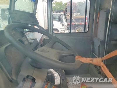 Zdjęcie 9 z 12 samochodu: 2004 FREIGHTLINER MT45 CHASSIS DELIVERY TRUCK VIN:4UZAANCP64CL85264 - miniatura
