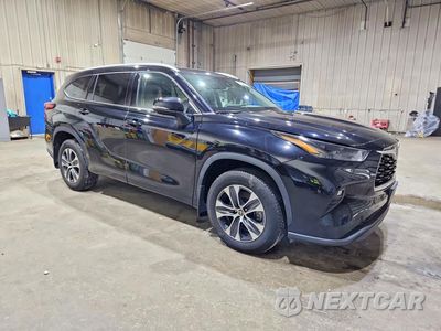Czwarte zdjęcie samochodu z boku: 2022 TOYOTA HIGHLANDER XLE VIN:5TDGZRBH4NS573421 - miniatura